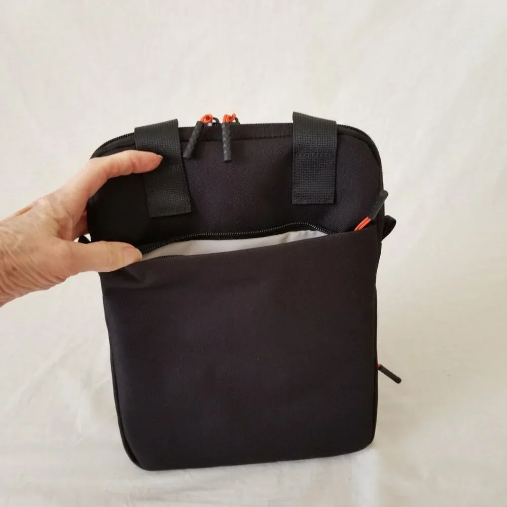 NWOT! TIMOVO Padded Tablet Sleeve Carrying Case w/Plush Lining & Shoulder Strap